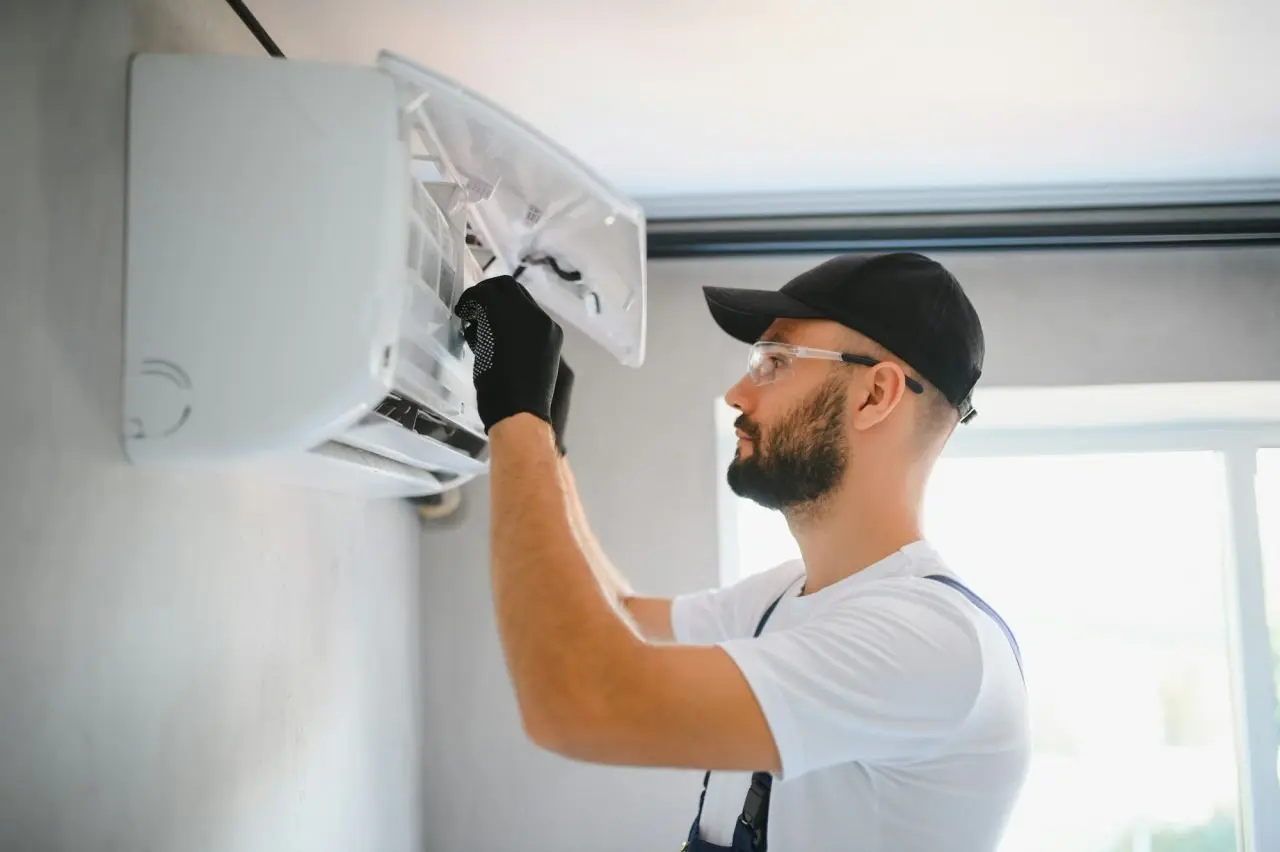 Professional technician providing expert Air Conditioning Service and system inspection.